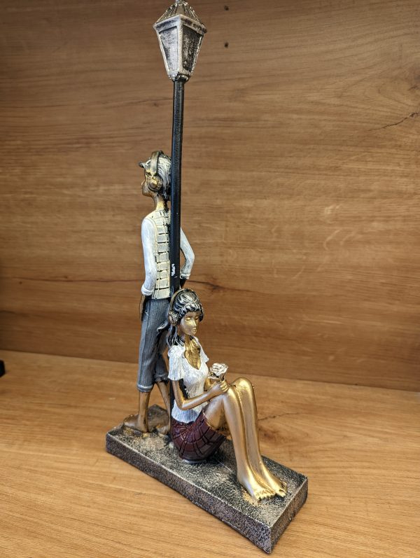 Street Couple Statue - Image 2